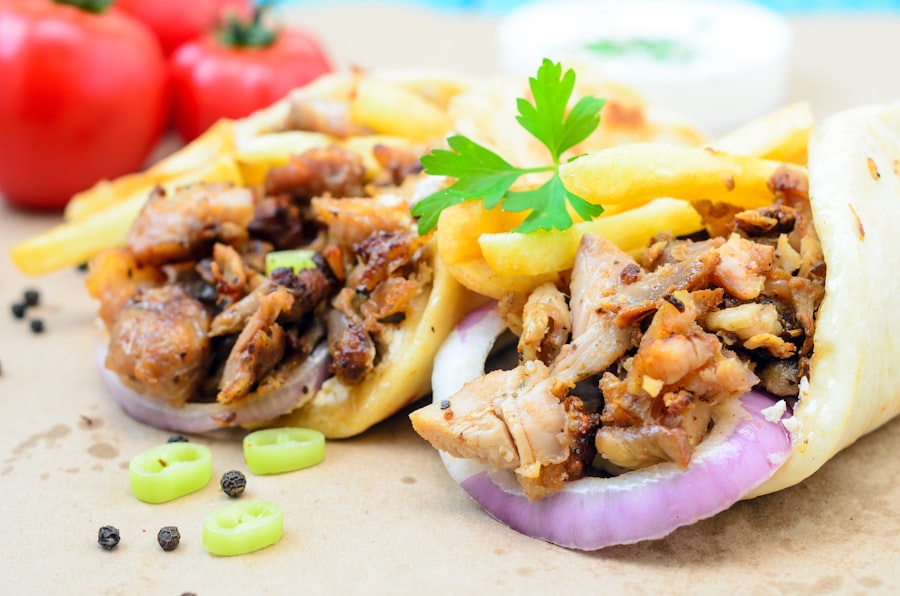 Dürüm med kylling og pommes frites