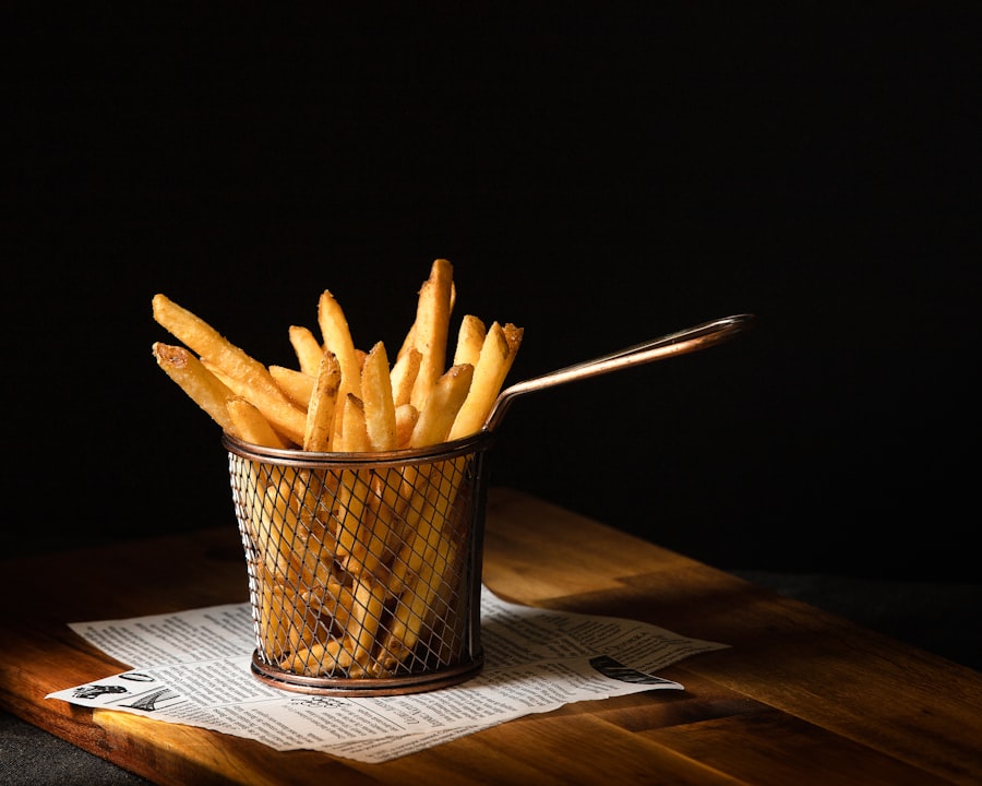 Gylne pommes frites og tilbehør