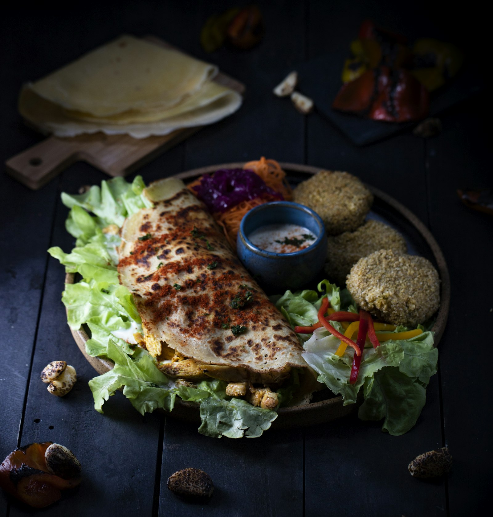 Nygrillet dürüm med falafel og salat